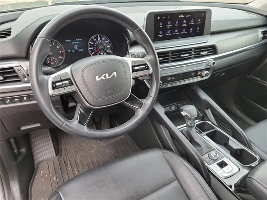 2022 Kia Telluride LX photo 1