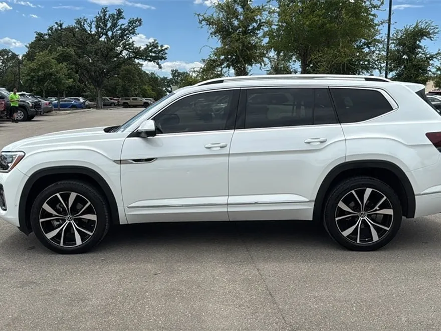2024 Volkswagen Atlas SEL Premium R-Line photo 1