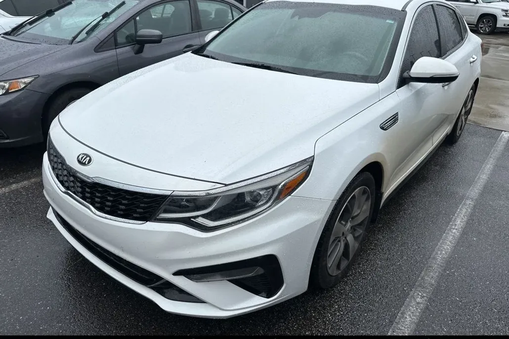 2019 Kia Optima S photo 1