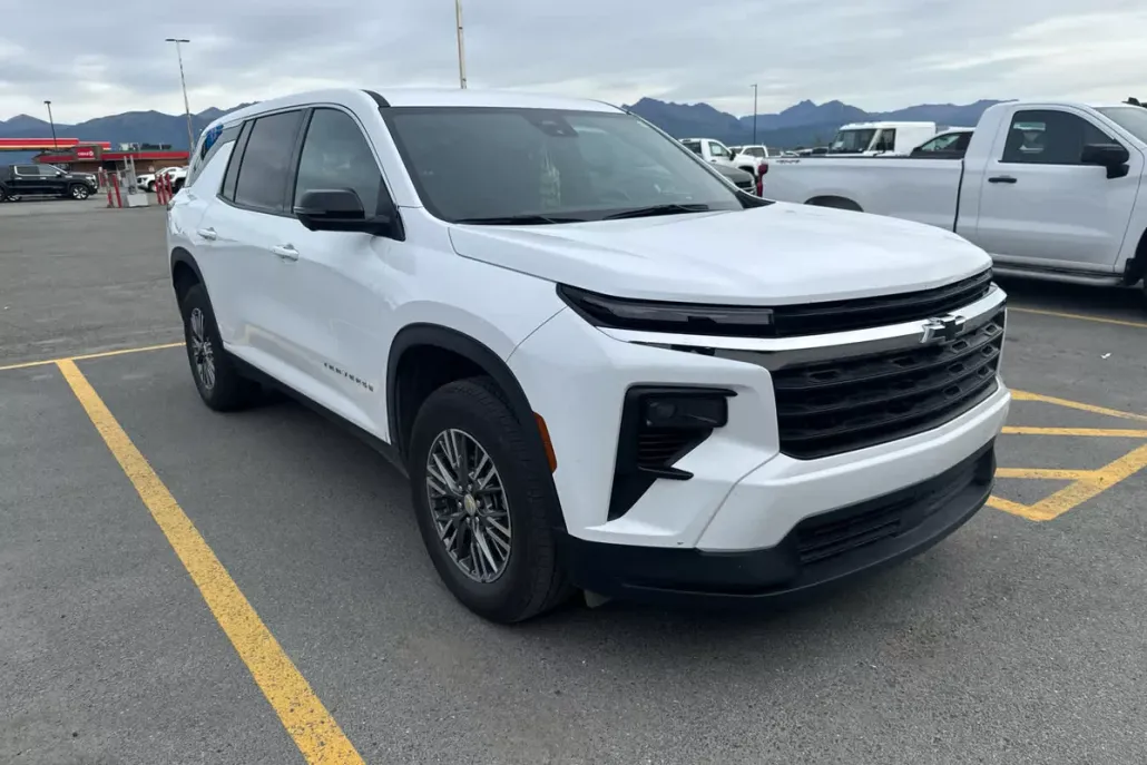 2024 Chevrolet Traverse LS photo 1