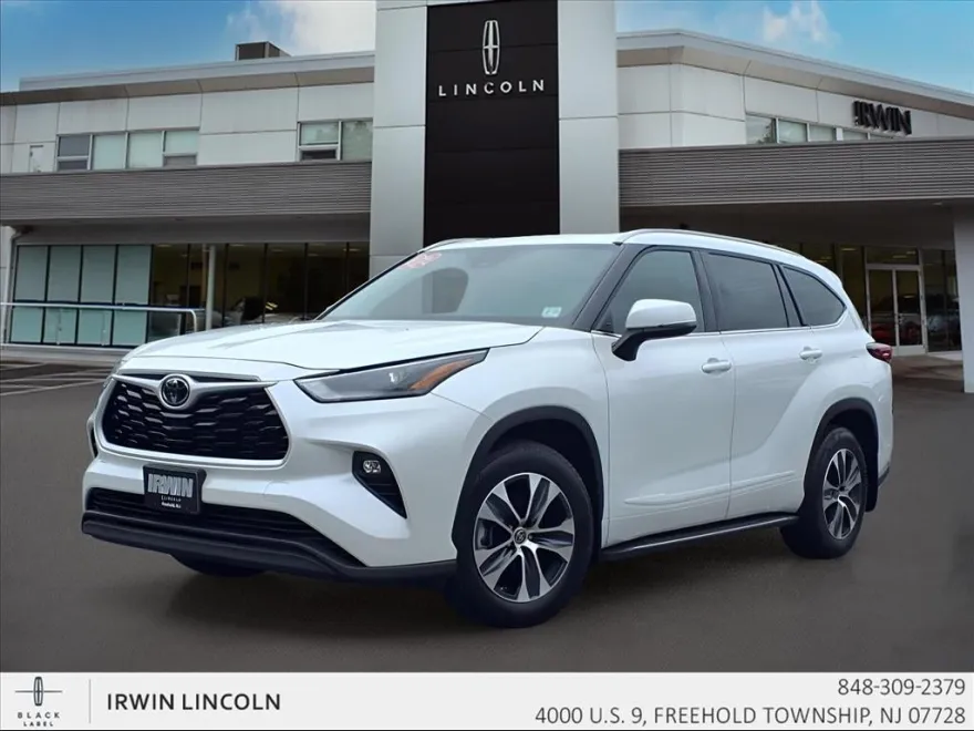 2022 Toyota Highlander XLE photo 1