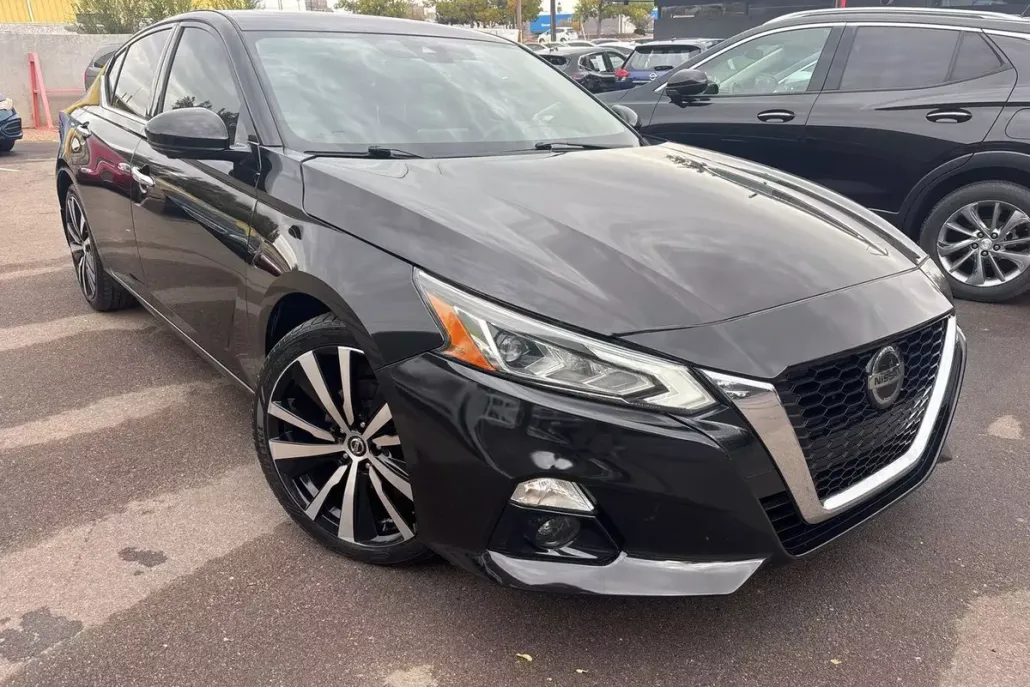 2019 Nissan Altima 2.5 Platinum photo 1