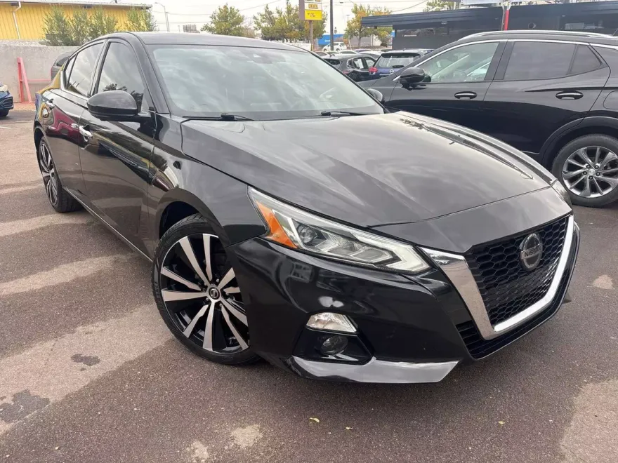 2019 Nissan Altima 2.5 Platinum photo 1