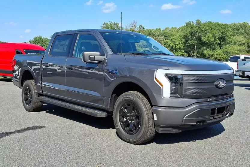 2025 Ford F-150 Lightning XLT photo 1