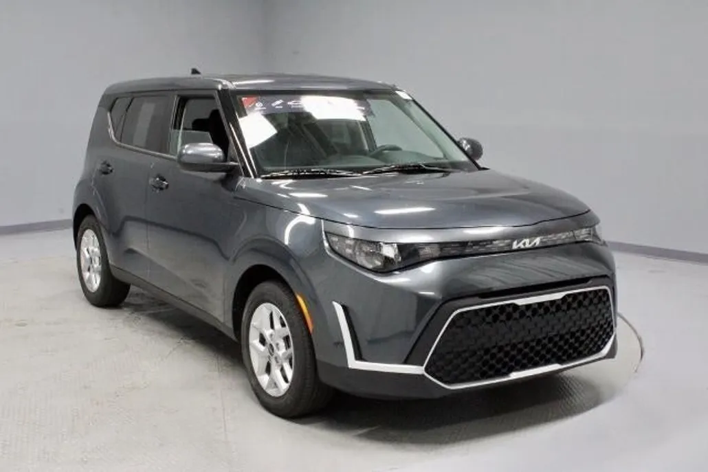 2024 Kia Soul LX photo 1