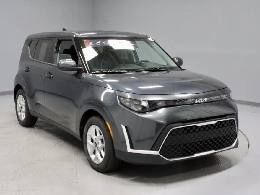 2024 Kia Soul LX photo 1