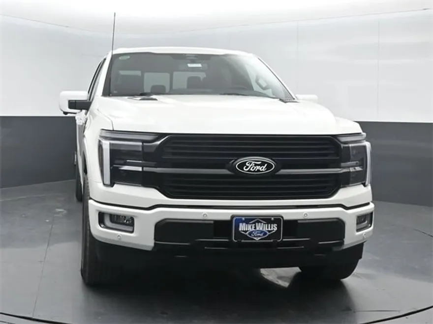 2025 Ford F-150 Platinum photo 1