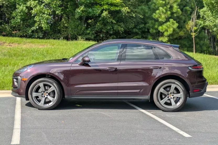 2024 Porsche Macan photo 1