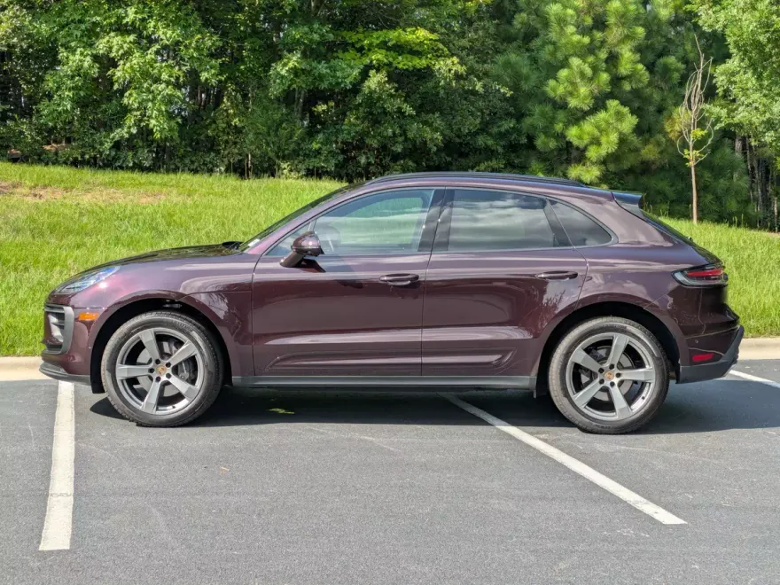2024 Porsche Macan photo 1
