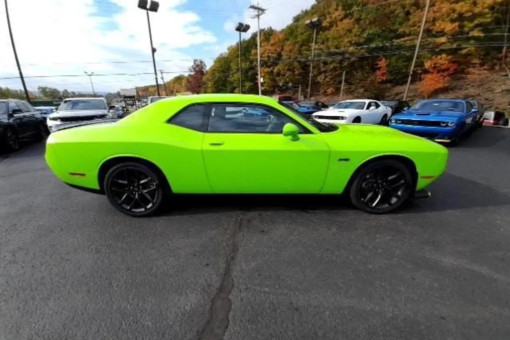 2023 Dodge Challenger R/T photo 1