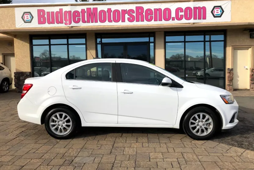 2018 Chevrolet Sonic LT photo 1