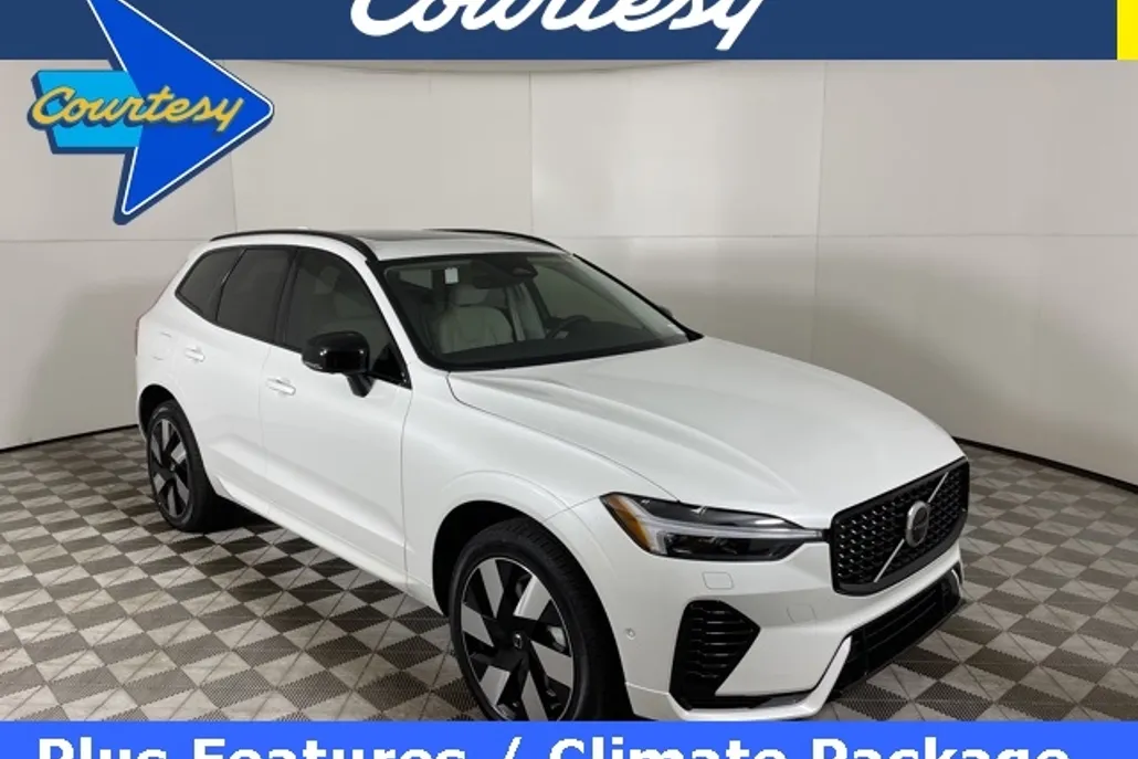 2025 Volvo XC60 T8 Plus photo 1