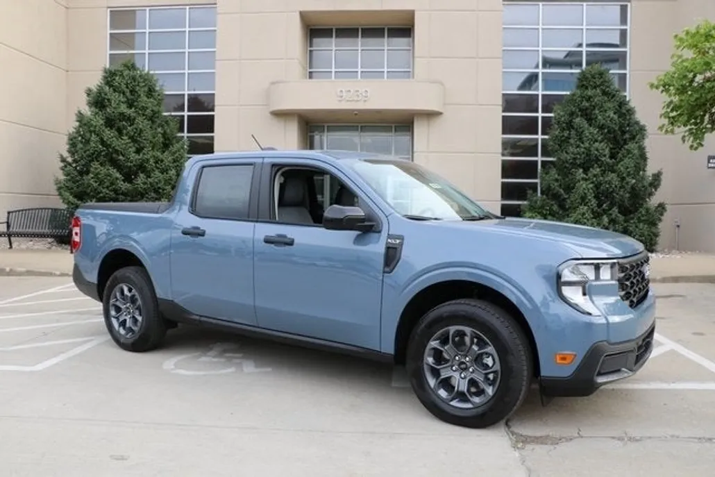 2025 Ford Maverick XLT photo 1