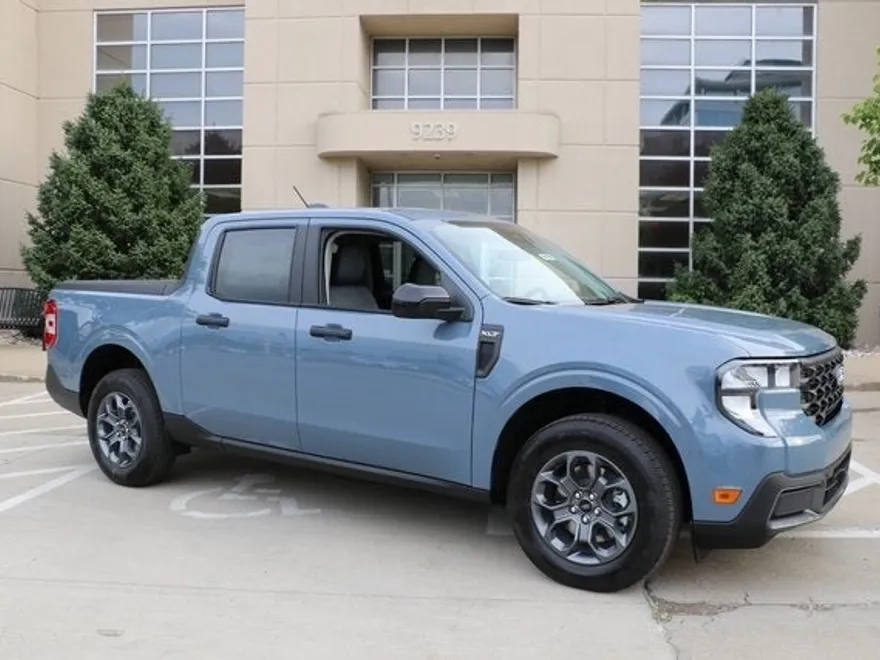 2025 Ford Maverick XLT photo 1