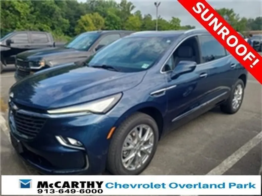 2022 Buick Enclave Essence photo 1