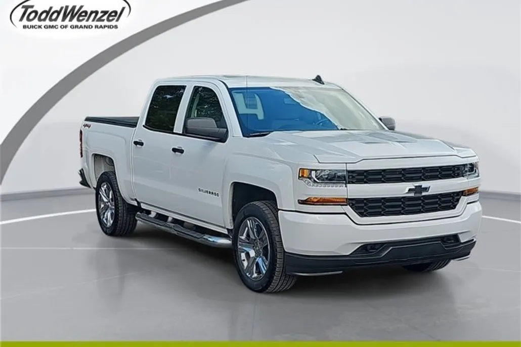 2018 Chevrolet Silverado 1500 Custom photo 1