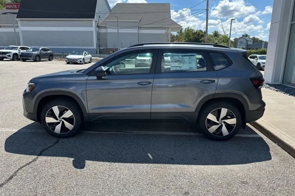 2025 Volkswagen Taos S photo 1