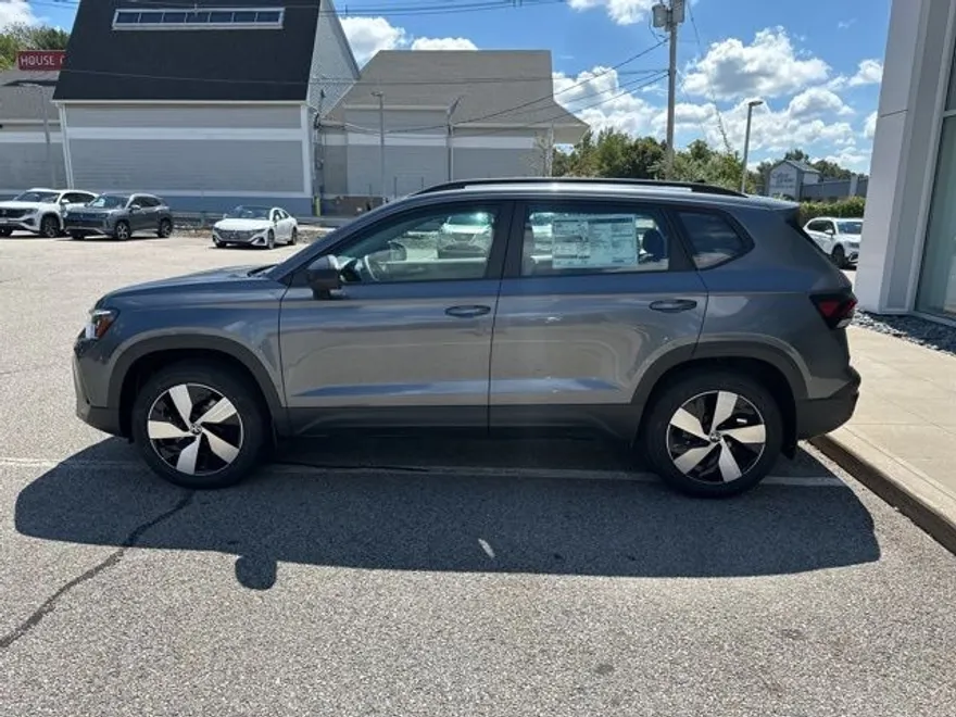 2025 Volkswagen Taos S photo 1