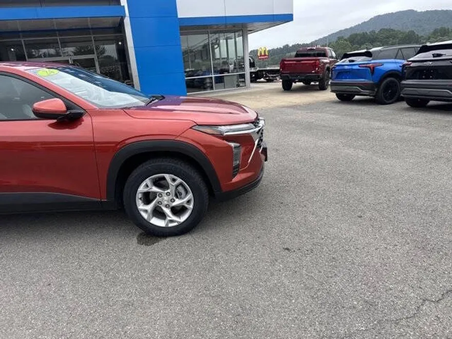 2024 Chevrolet Trax LS photo 1