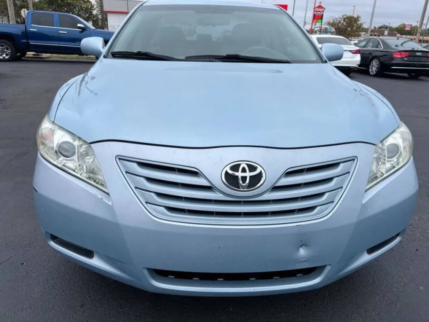 2009 Toyota Camry LE photo 1