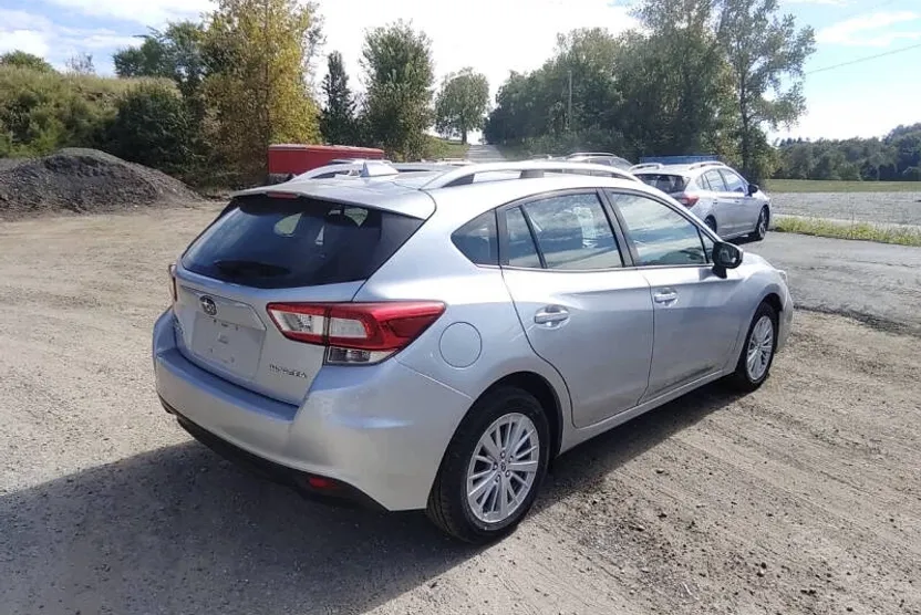 2018 Subaru Impreza Premium photo 1
