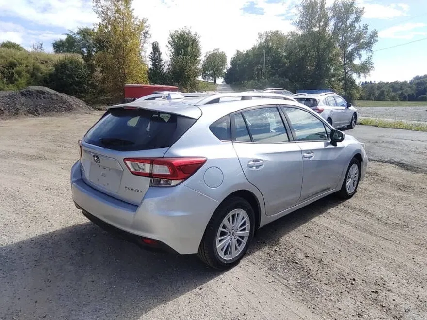 2018 Subaru Impreza Premium photo 1