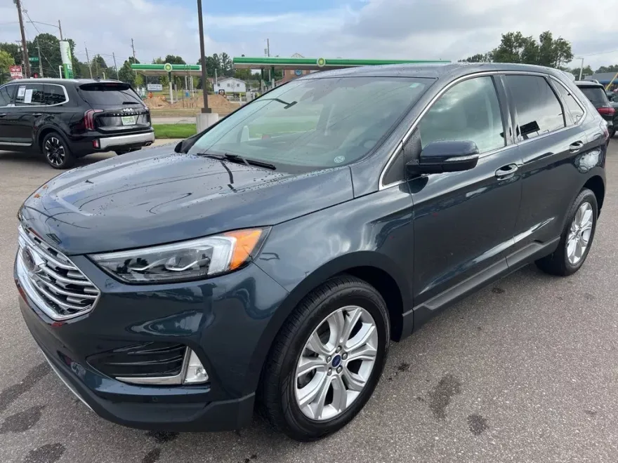 2022 Ford Edge Titanium photo 1