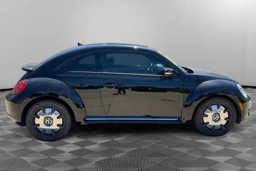 2016 Volkswagen Beetle 1.8T SE photo 1