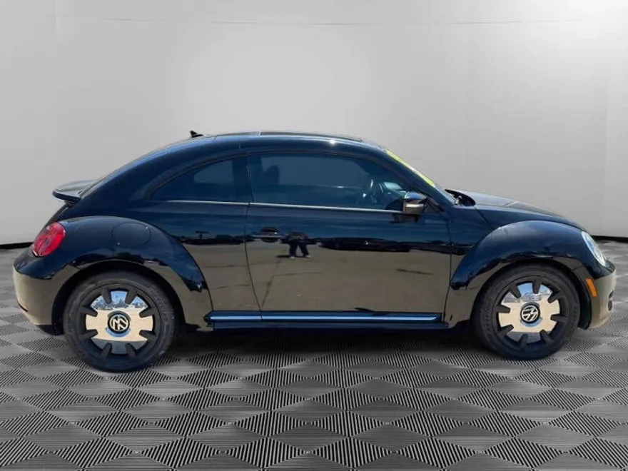 2016 Volkswagen Beetle 1.8T SE photo 1