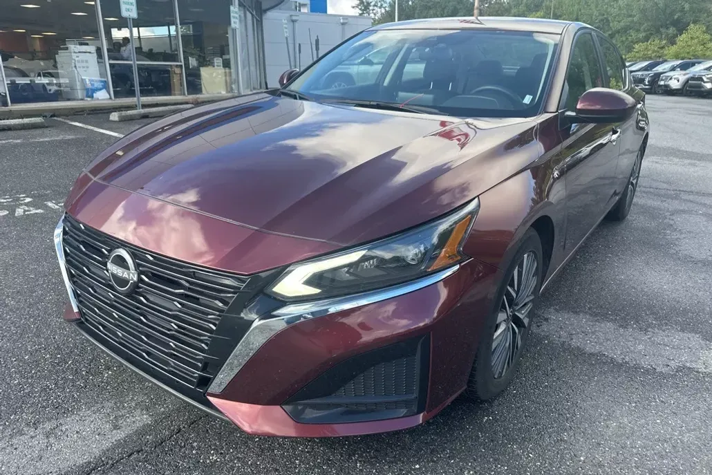 2023 Nissan Altima 2.5 SV photo 1
