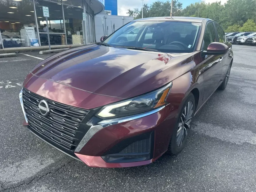 2023 Nissan Altima 2.5 SV photo 1