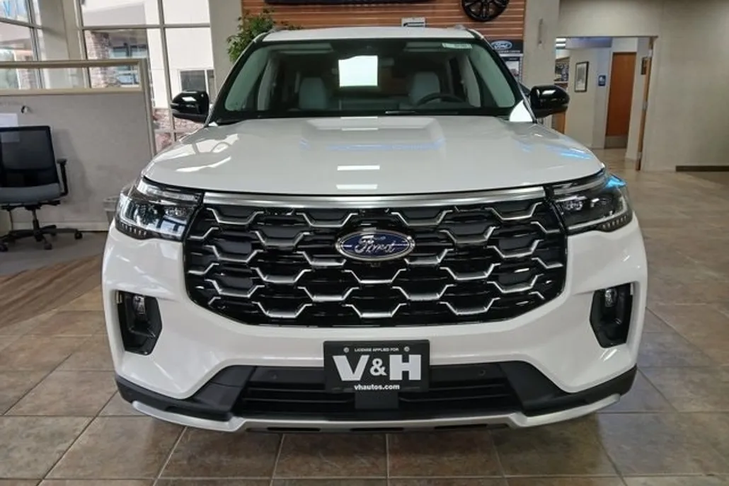 2025 Ford Explorer Platinum photo 1