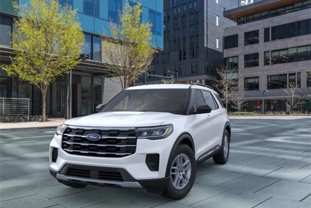 2025 Ford Explorer photo 1