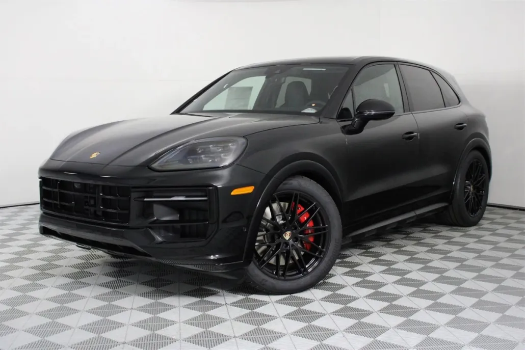 2026 Porsche Cayenne GTS photo 1
