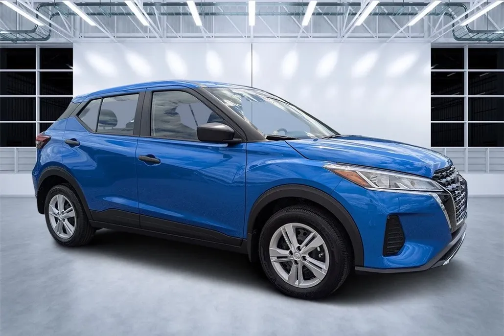 2025 Nissan Kicks Play S photo 1