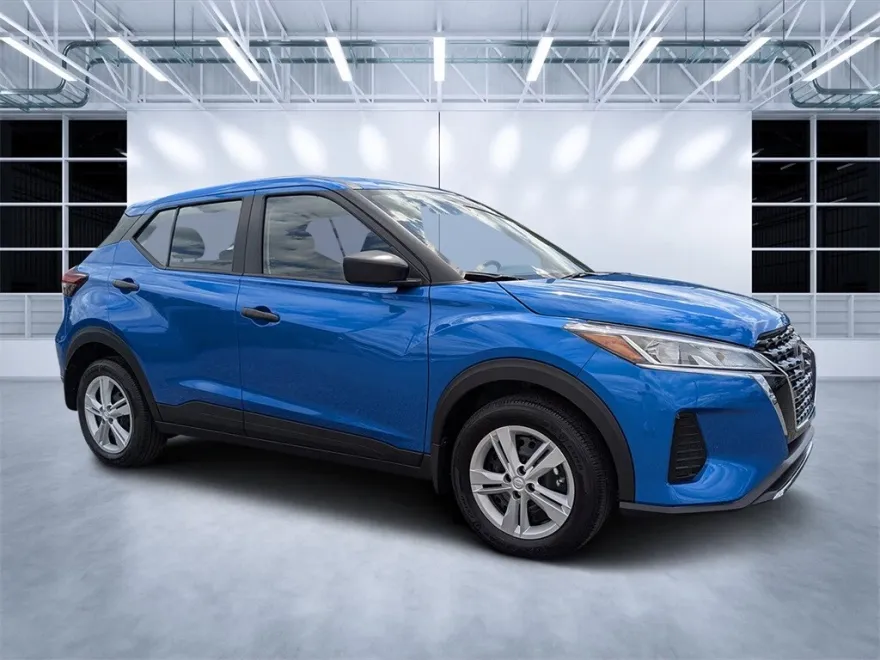 2025 Nissan Kicks Play S photo 1