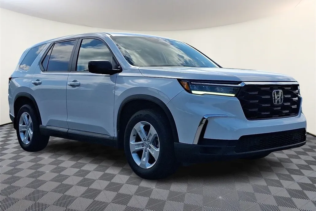 2023 Honda Pilot LX photo 1