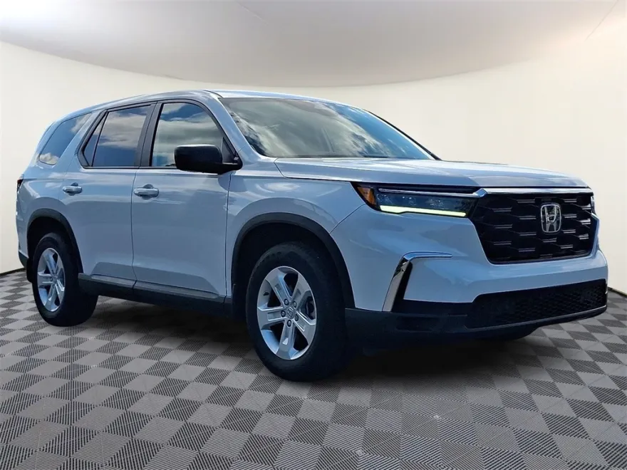 2023 Honda Pilot LX photo 1