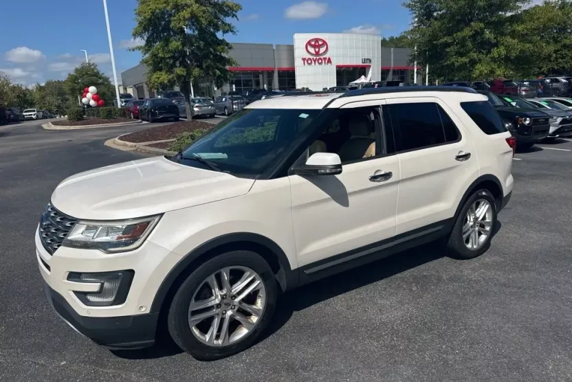 2017 Ford Explorer Limited photo 1