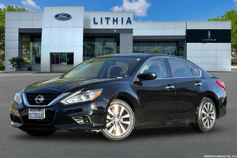 2017 Nissan Altima 2.5 SV photo 1