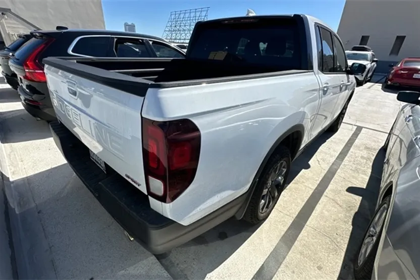 2025 Honda Ridgeline Sport photo 1