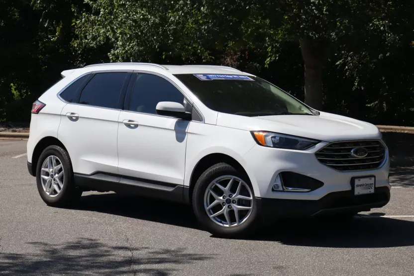 2022 Ford Edge SEL photo 1