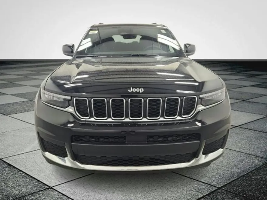 2025 Jeep Grand Cherokee Laredo photo 1