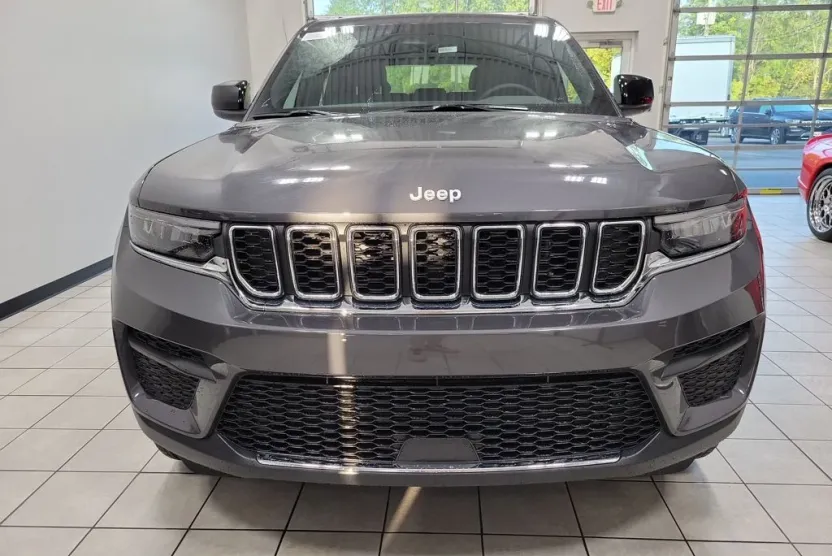 2025 Jeep Grand Cherokee Laredo X photo 1