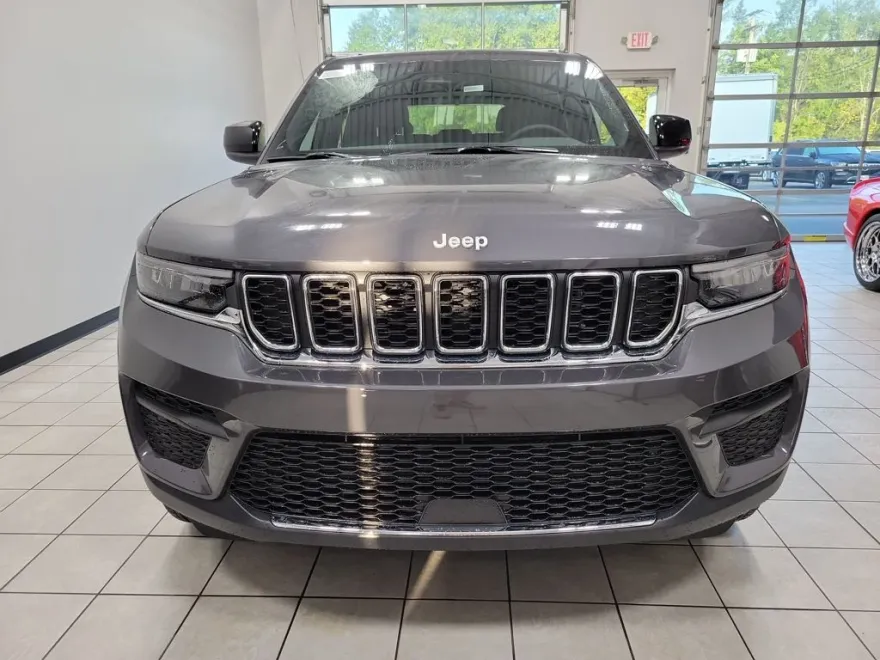 2025 Jeep Grand Cherokee Laredo X photo 1