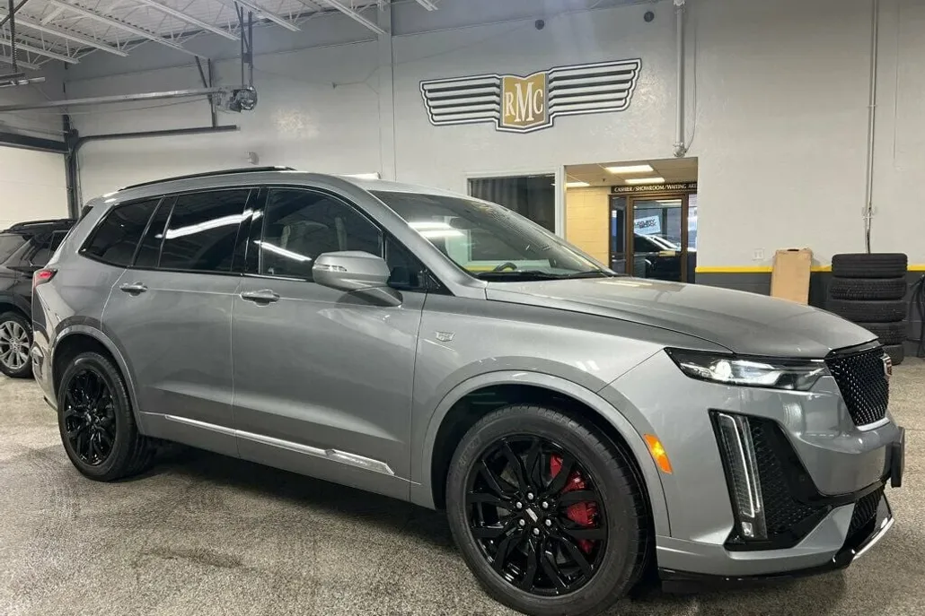 2024 Cadillac XT6 Sport photo 1