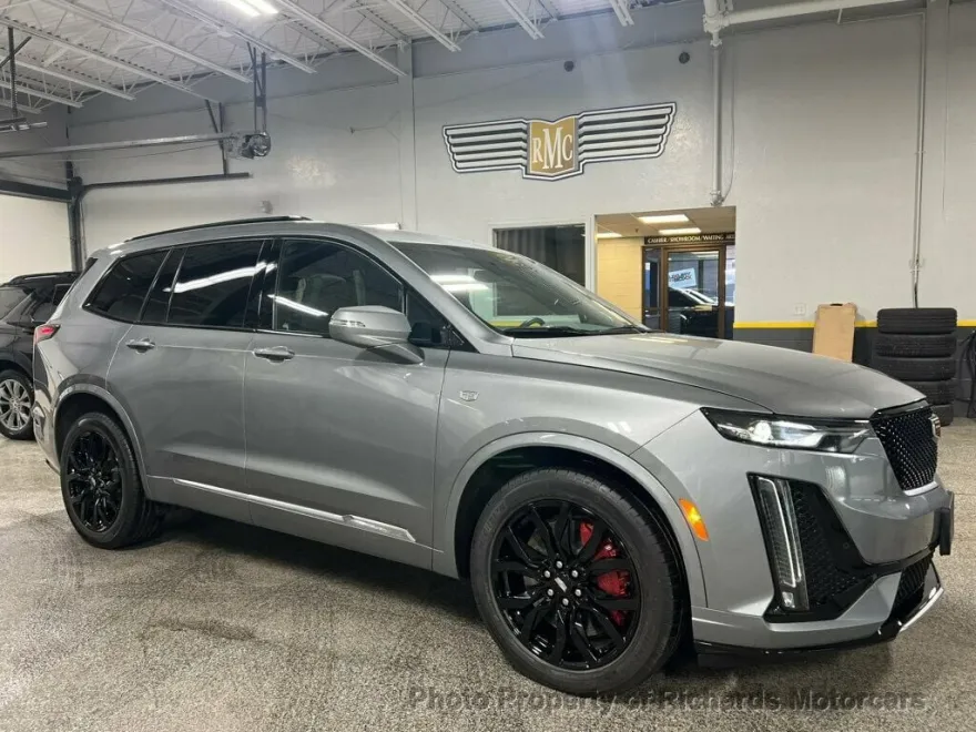 2024 Cadillac XT6 Sport photo 1
