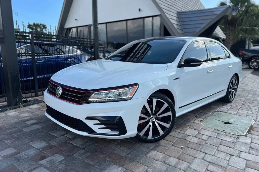 2018 Volkswagen Passat V6 GT photo 1