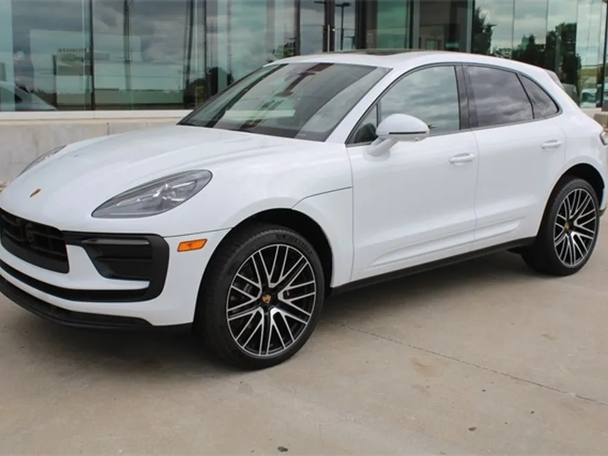 2025 Porsche Macan Base photo 1