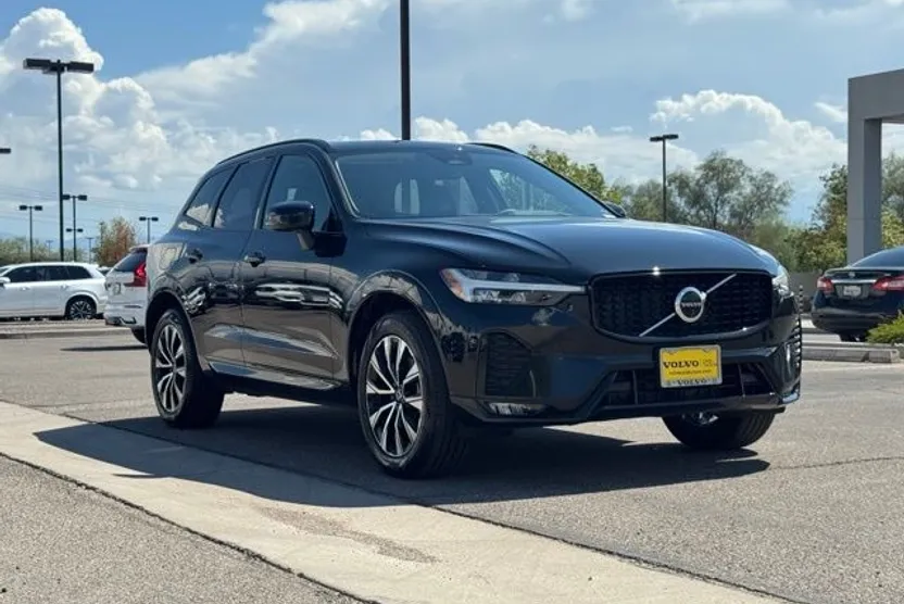 2025 Volvo XC60 B5 Plus photo 1